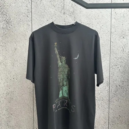 バレンシアガ Tシャツ