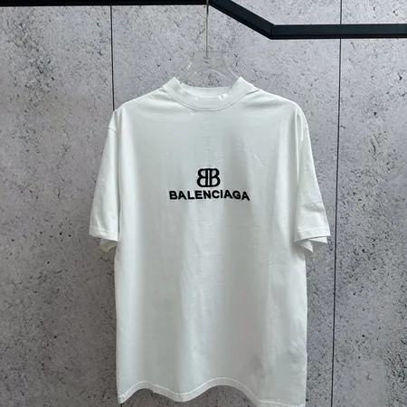 バレンシアガ Tシャツ