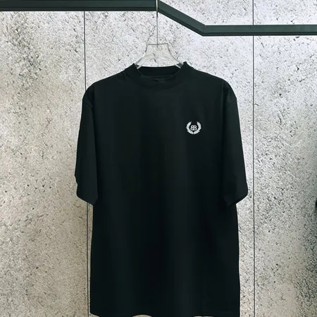 バレンシアガ Tシャツ