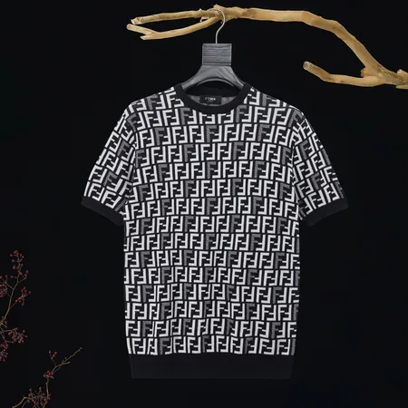 フェンディ Tシャツ