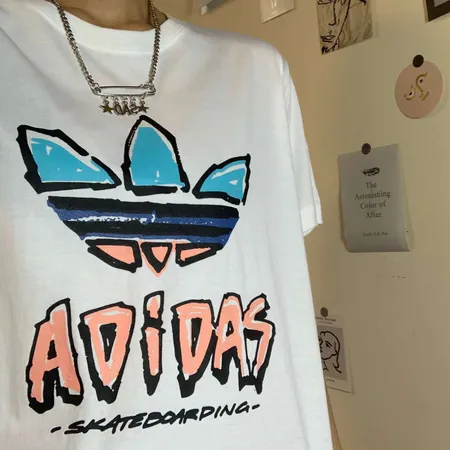 アディダス Tシャツ