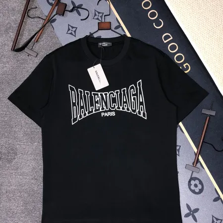 バレンシアガ Tシャツ