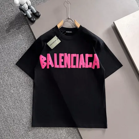 バレンシアガ Tシャツ