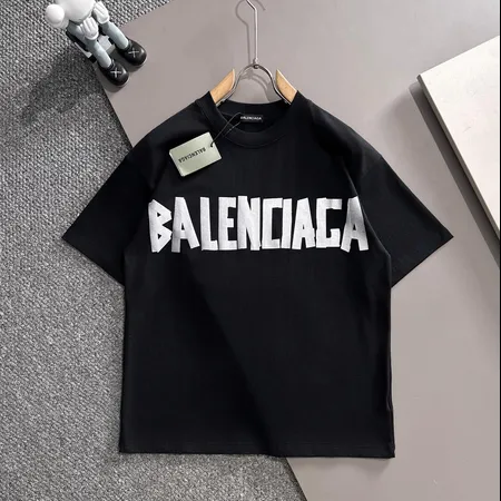 バレンシアガ Tシャツ