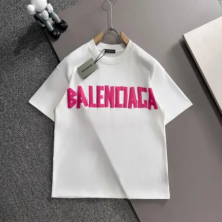 バレンシアガ Tシャツ