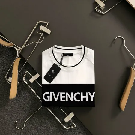 ジバンシィ Tシャツ