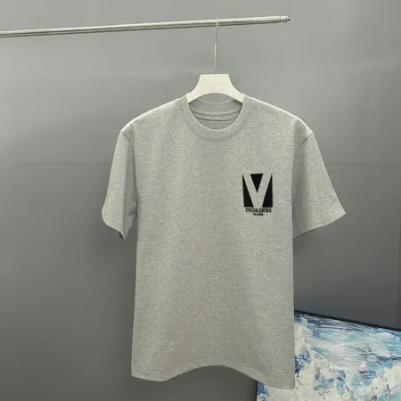 ヴァレンティノ Tシャツ