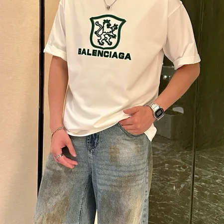 バレンシアガ Tシャツ