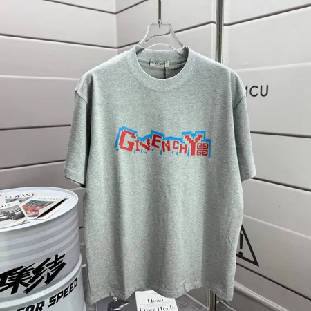 ジバンシィ Tシャツ