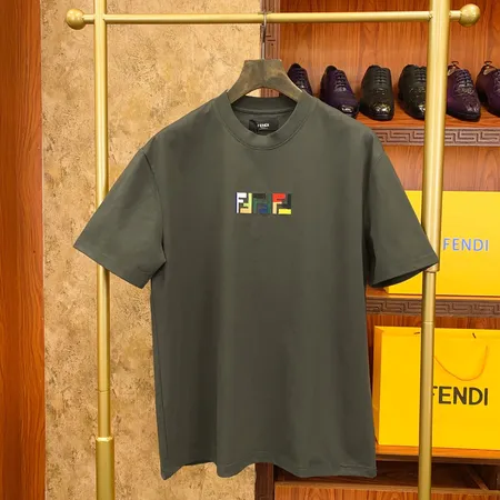 フェンディ Tシャツ