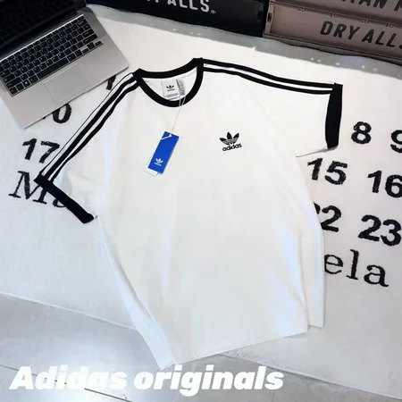 アディダス Tシャツ