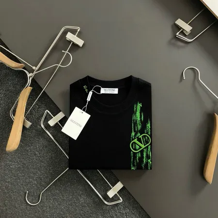 ヴァレンティノ Tシャツ