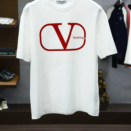 ヴァレンティノ Tシャツ