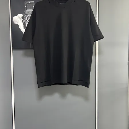 バレンシアガ Tシャツ