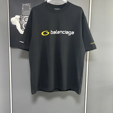 バレンシアガ Tシャツ