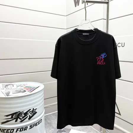 バレンシアガ Tシャツ
