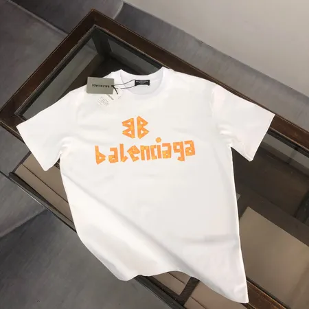 バレンシアガ Tシャツ