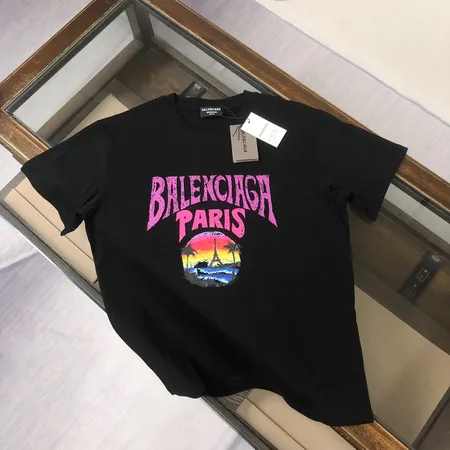 バレンシアガ Tシャツ