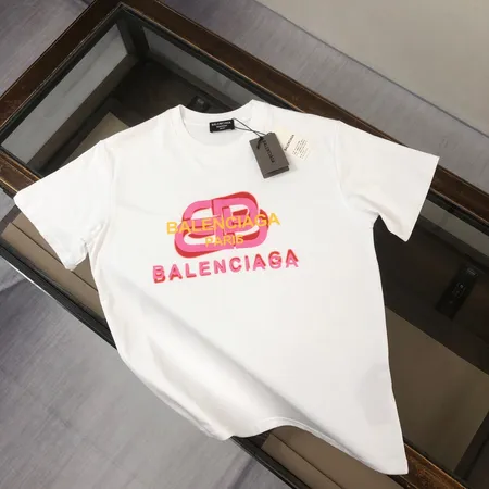 バレンシアガ Tシャツ