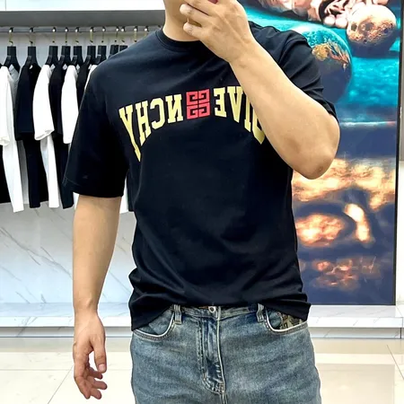 ジバンシィ Tシャツ