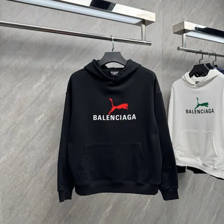 バレンシアガ パーカー