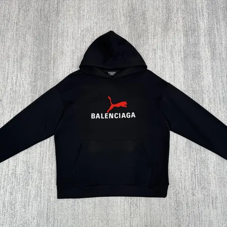 バレンシアガ パーカー