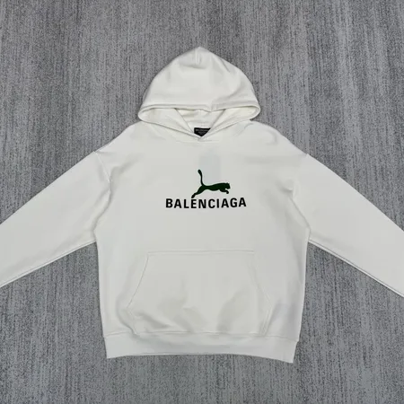 バレンシアガ パーカー