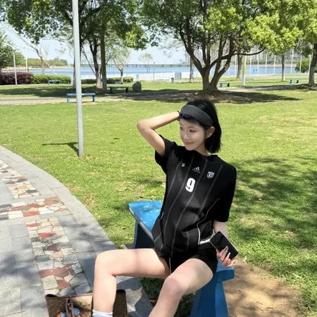 アディダス Tシャツ