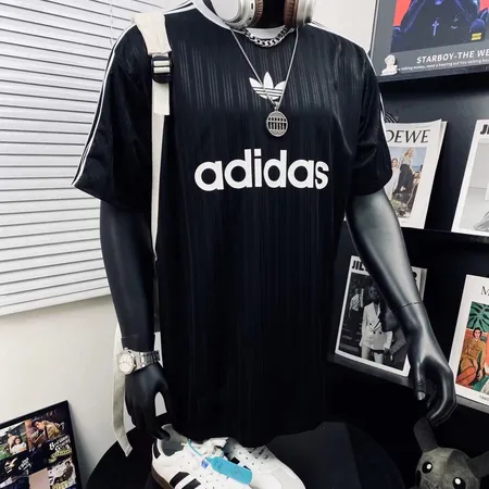 アディダス Tシャツ