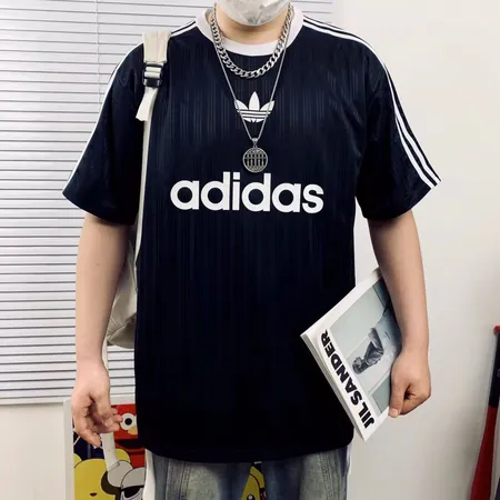 アディダス Tシャツ