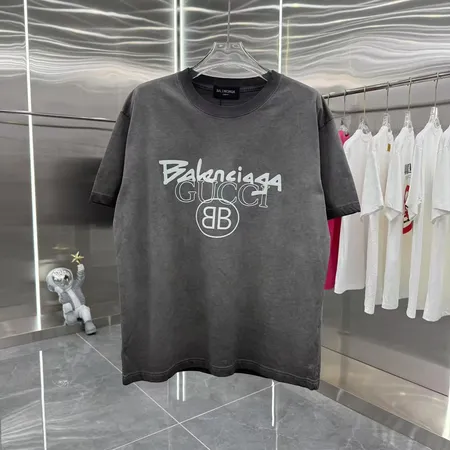 バレンシアガ Tシャツ