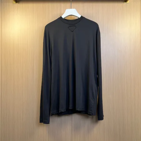 プラダ Tシャツ