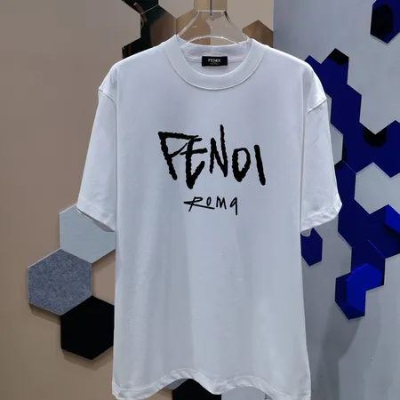 フェンディ Tシャツ
