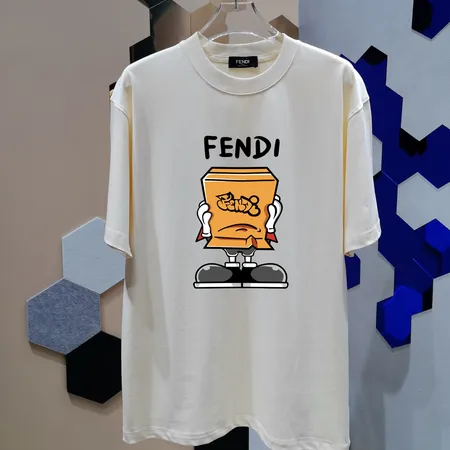 フェンディ Tシャツ