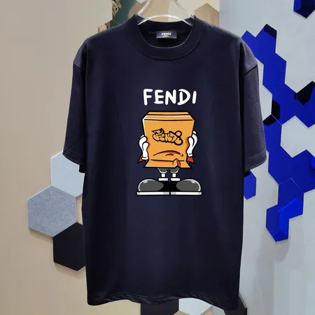 フェンディ Tシャツ