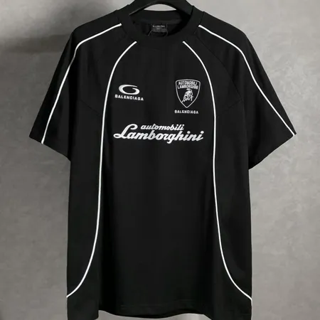 バレンシアガ Tシャツ