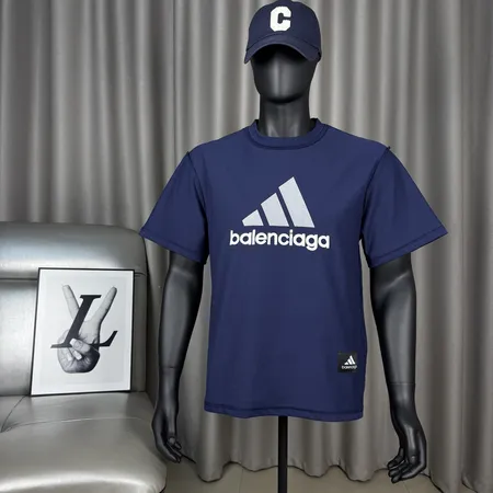 アディダス Tシャツ