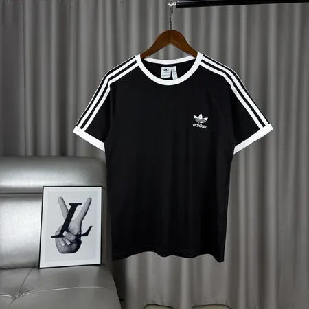 アディダス Tシャツ