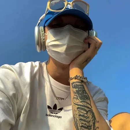 アディダス Tシャツ