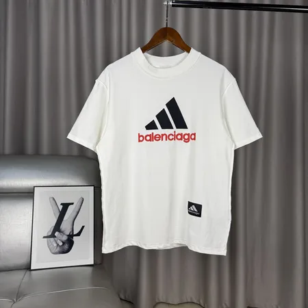 アディダス Tシャツ