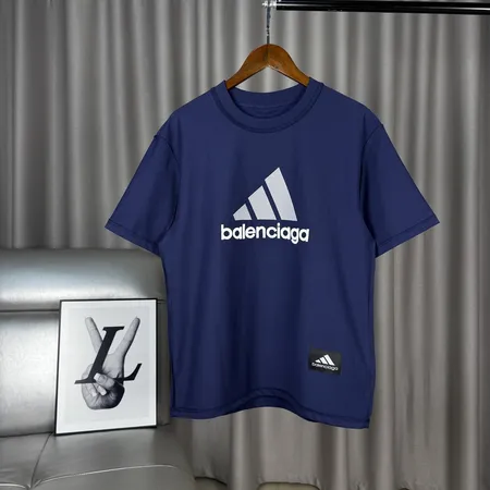 アディダス Tシャツ