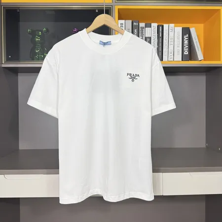 プラダ Tシャツ