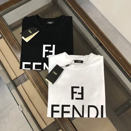 フェンディ Tシャツ