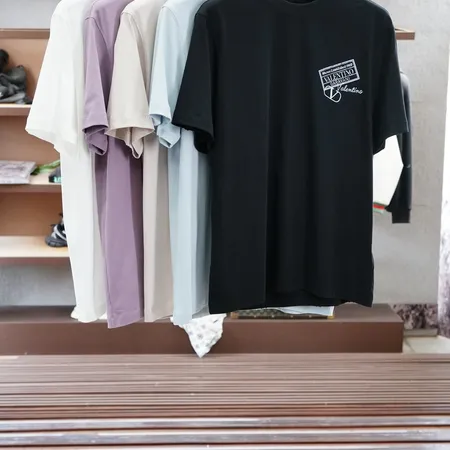 ヴァレンティノ Tシャツ