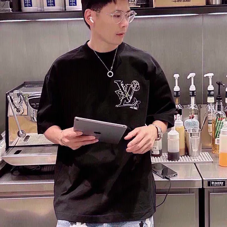 ルイヴィトン Tシャツ