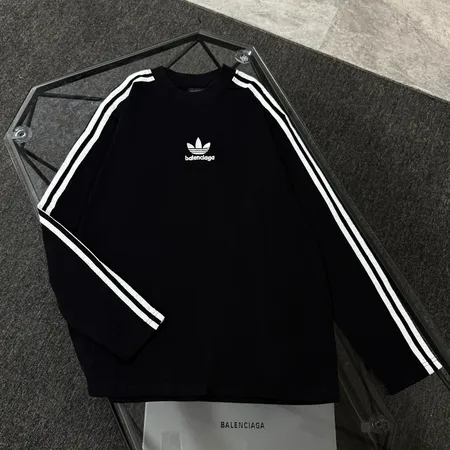 バレンシアガ パーカー