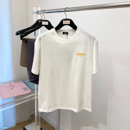 フェンディ Tシャツ