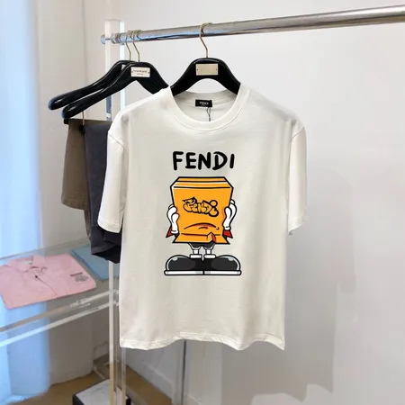 フェンディ Tシャツ
