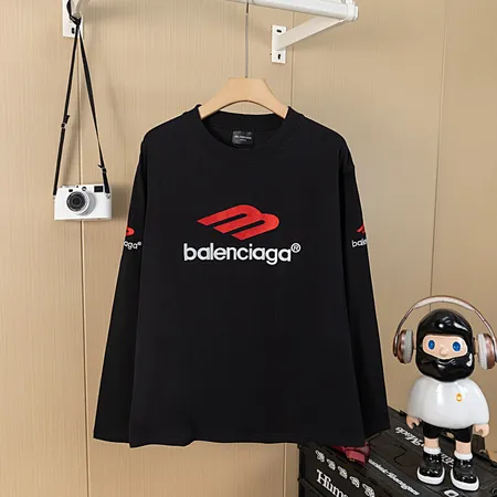 バレンシアガ パーカー