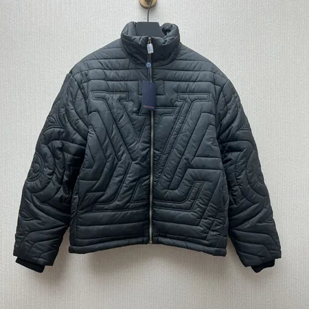 ルイヴィトン ダウンジャケット